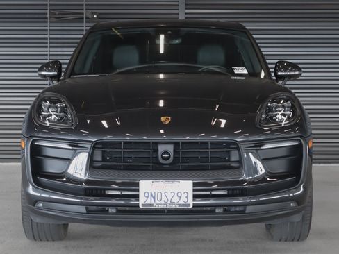 Certified 2025 Porsche Macan AWD/4WD image 9