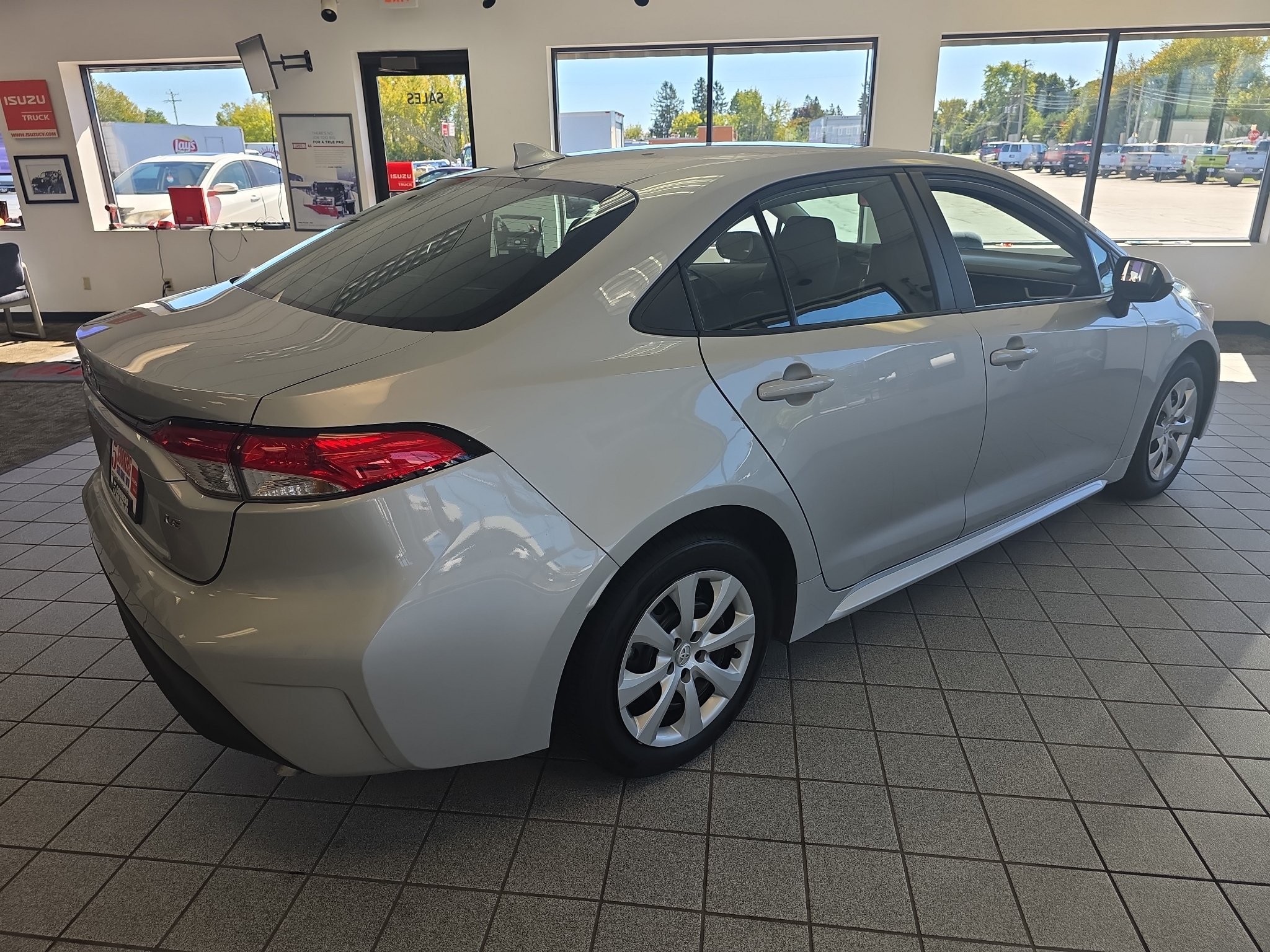 Used 2026 Toyota Corolla LE FWD image 8