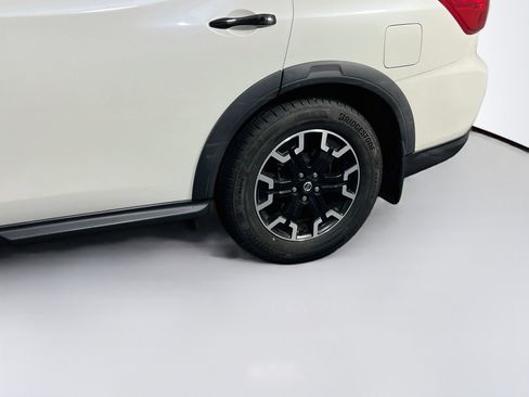 Used 2020 Nissan Pathfinder SL AWD/4WD image 32