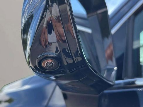 Used 2021 GMC Yukon Denali w/ Advanced Technology Package image 39