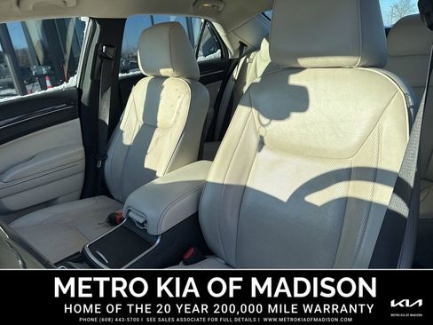 Used 2022 Chrysler 300 Touring L w/ Comfort Group image 16