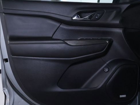 Used 2023 GMC Acadia SLT image 12