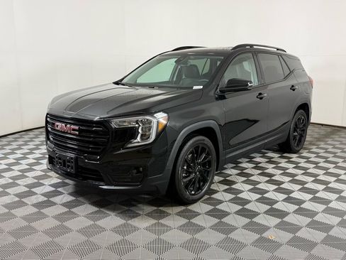 Used 2024 GMC Terrain SLT w/ Elevation Edition image 7
