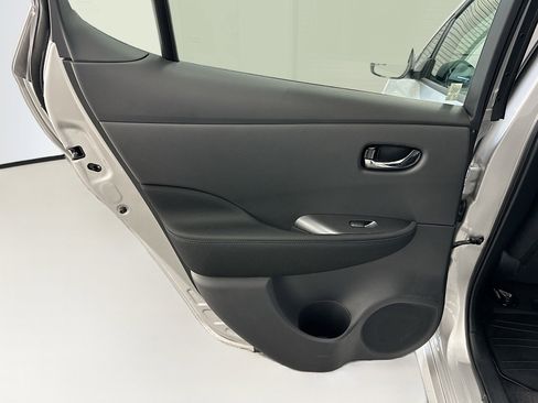 Used 2025 Nissan Leaf S image 26
