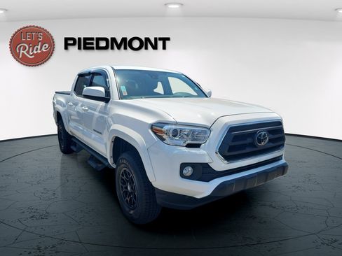 Used 2021 Toyota Tacoma SR5 RWD image 3