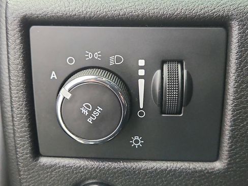 Used 2018 Jeep Grand Cherokee Overland image 36