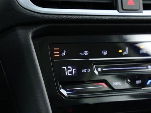 New 2025 Volkswagen Taos SE w/ Panoramic Sunroof Package image 20