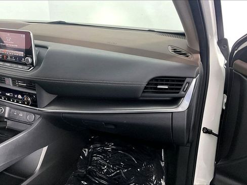 Used 2023 Nissan Rogue SV AWD/4WD image 16