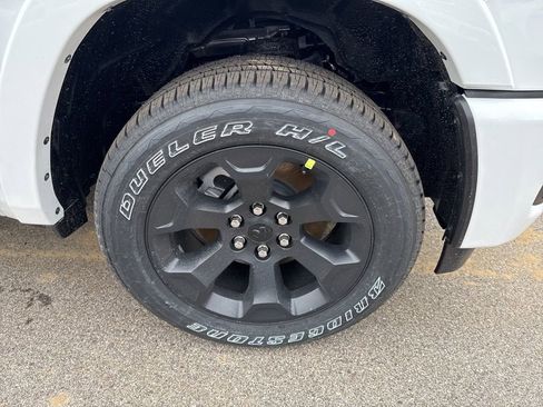 New 2026 RAM 1500 4x4 Crew Cab image 9