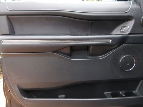 Certified 2023 Ford Expedition XLT image 9