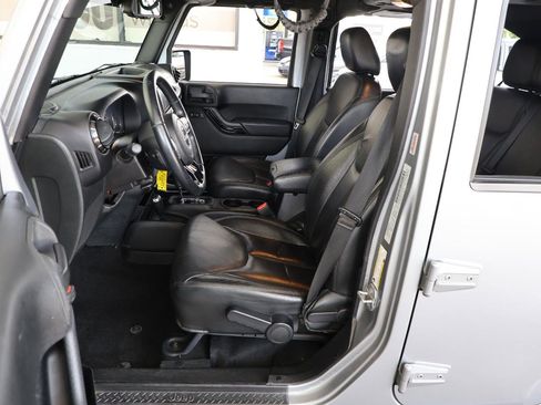 Used 2015 Jeep Wrangler Unlimited Sahara AWD/4WD image 13