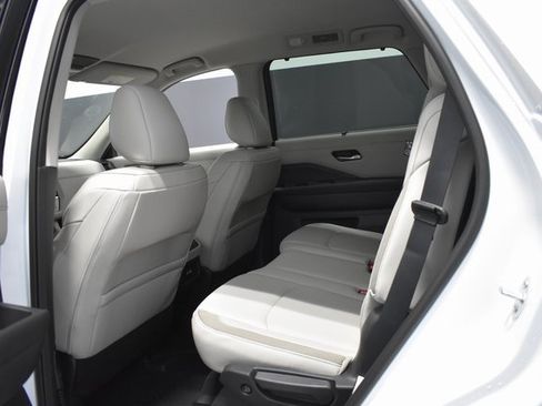 New 2025 Nissan Pathfinder SL image 30