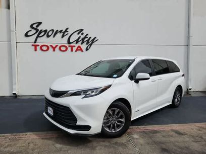 Used 2021 Toyota Sienna LE