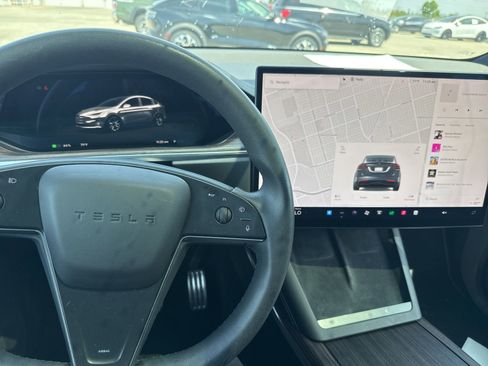 Used 2022 Tesla Model X image 7