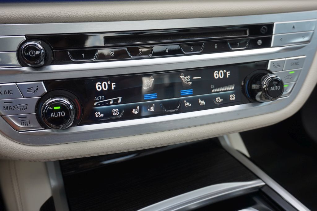 Used 2019 BMW 750i w/ Executive Package RWD image 49