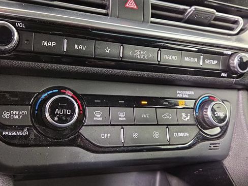 Used 2020 Kia Niro EX Premium FWD image 19