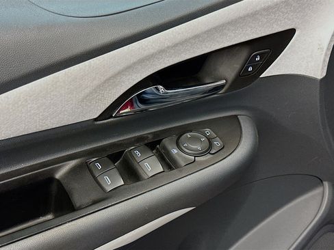 Used 2019 Chevrolet Bolt Premier w/ Infotainment Package image 15