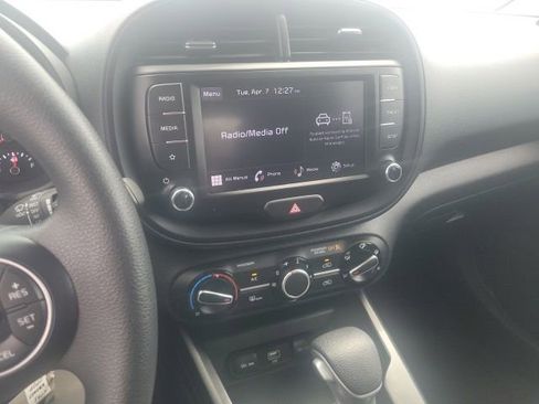 Used 2022 Kia Soul LX w/ Technology Package image 18