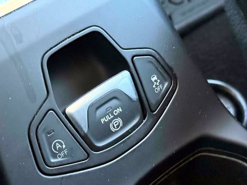 Certified 2023 Jeep Renegade Latitude AWD/4WD image 29