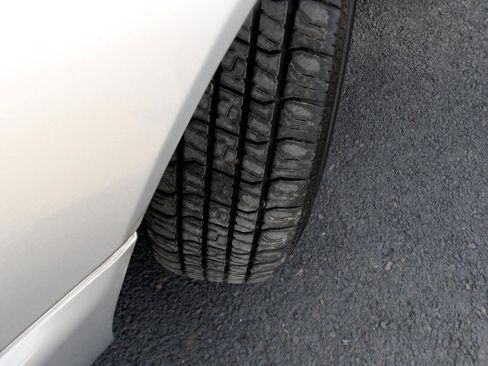 Used 2005 Buick Century Custom image 18