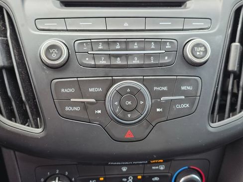 Used 2015 Ford Focus SE FWD image 24