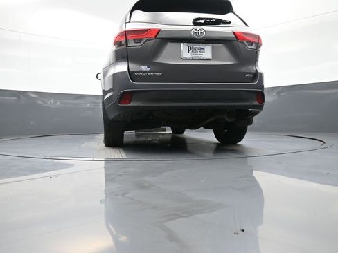 Used 2017 Toyota Highlander LE image 31