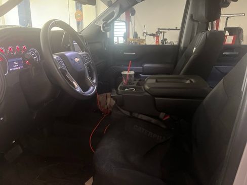 Used 2022 Chevrolet Silverado 2500 Custom w/ Custom Value Package AWD/4WD image 4