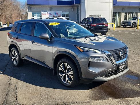 Used 2023 Nissan Rogue SV image 4