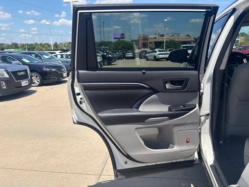 Used 2016 Toyota Highlander Limited Platinum w/ Protection Package #3 AWD/4WD image 40