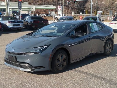 Used 2025 Toyota Prius Plug-In Hybrid image 8