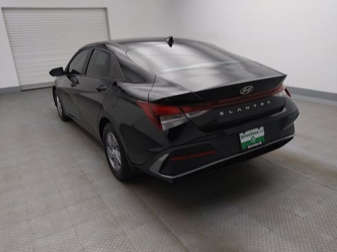 Used 2024 Hyundai Elantra SE image 5