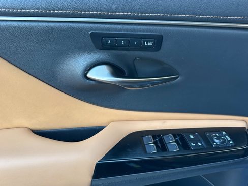 Used 2023 Lexus ES 350 w/ Premium Package image 11
