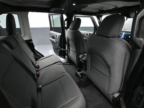 Used 2024 Jeep Wrangler Sahara image 41