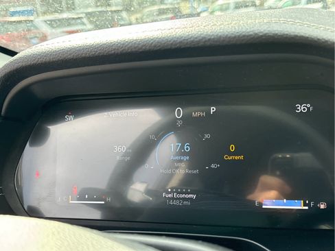 Used 2023 Jeep Grand Cherokee Limited image 14