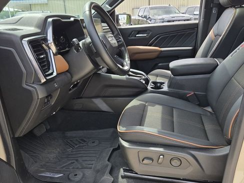 Used 2024 GMC Canyon AT4 w/ Canyon Safety Plus Package AWD/4WD image 12