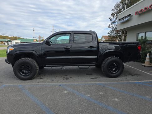 Used 2023 Toyota Tacoma SR image 7