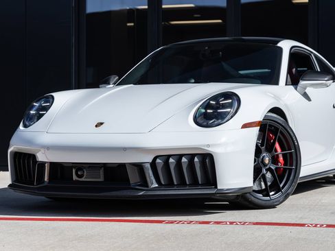 Certified 2026 Porsche 911 Carrera GTS RWD image 7