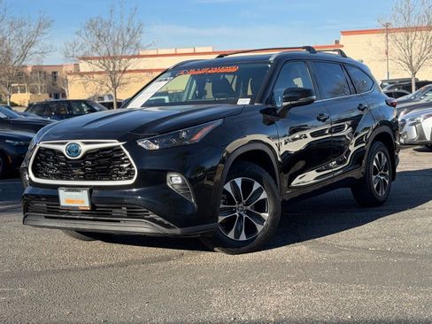 Used 2023 Toyota Highlander XLE w/ Protection Package #3 (TMS) image 2