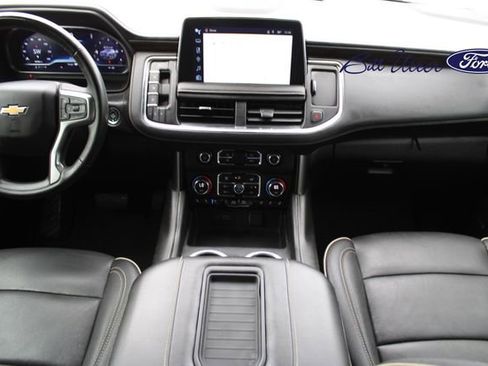Used 2024 Chevrolet Suburban Premier w/ Premium Package AWD/4WD image 16