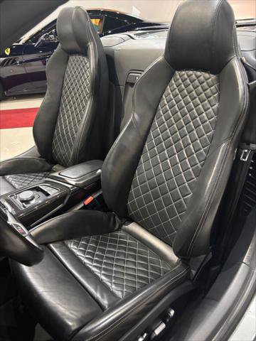 Used 2017 Audi R8 V10 w/ Carbon Exterior Package AWD/4WD image 18