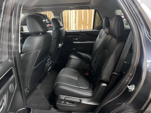 Used 2023 Honda Pilot Touring image 7