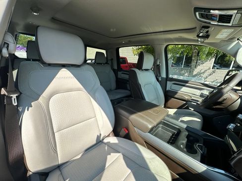 Used 2025 RAM 1500 Laramie AWD/4WD image 7