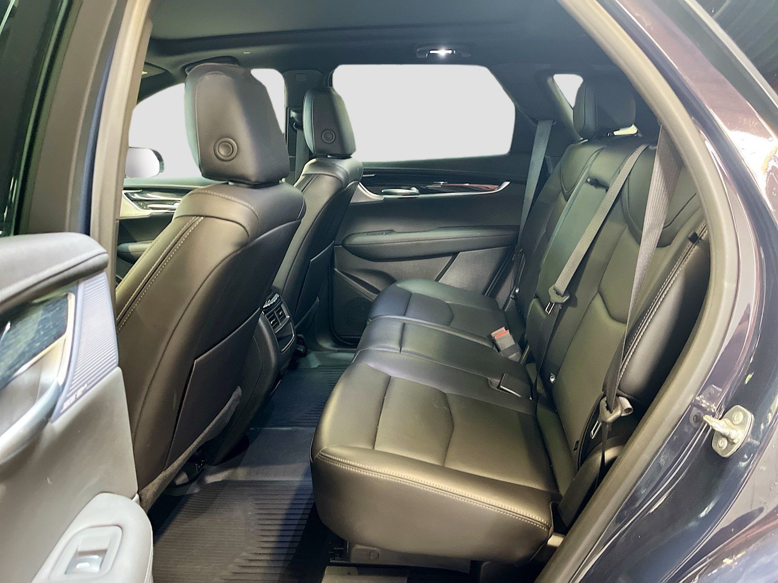 Used 2025 Cadillac XT5 Premium Luxury w/ Technology Package AWD/4WD image 26