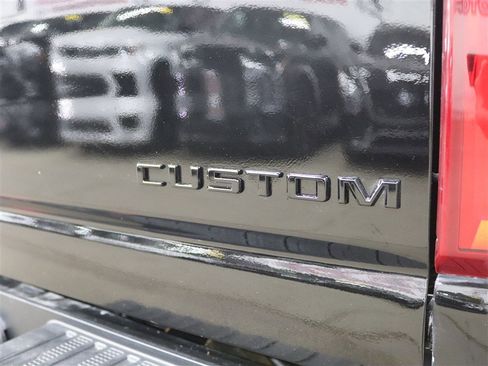 Used 2021 Chevrolet Silverado 2500 Custom w/ Custom Value Package AWD/4WD image 10