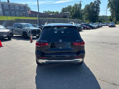 Used 2022 Mercedes-Benz GLB 250 4MATIC image 5