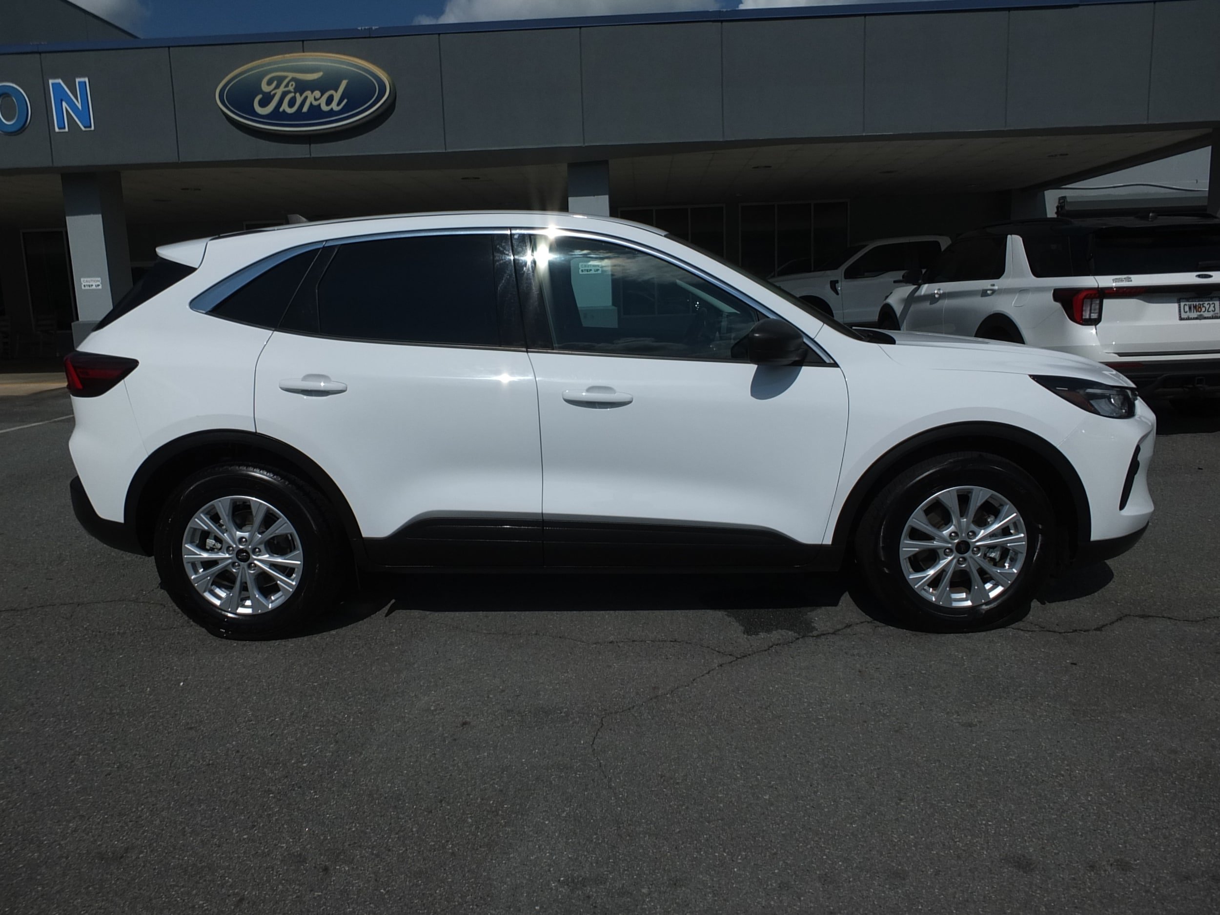 Used 2024 Ford Escape Active FWD image 2