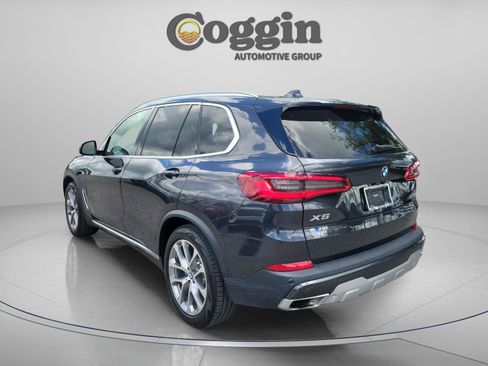 Used 2019 BMW X5 xDrive40i w/ Premium Package 2 AWD/4WD image 2