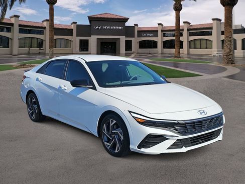Used 2025 Hyundai Elantra Sport FWD image 2