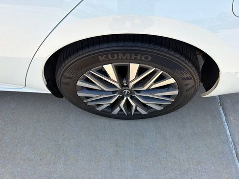 Used 2025 Nissan Altima 2.5 SV FWD image 9
