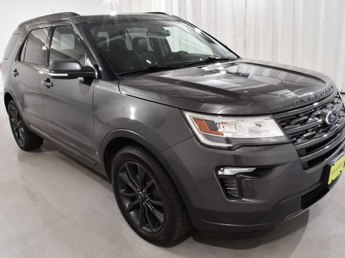 Used 2019 Ford Explorer XLT w/ Equipment Group 202A AWD/4WD image 5